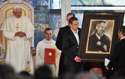 Pio pic gift to Pope.jpg